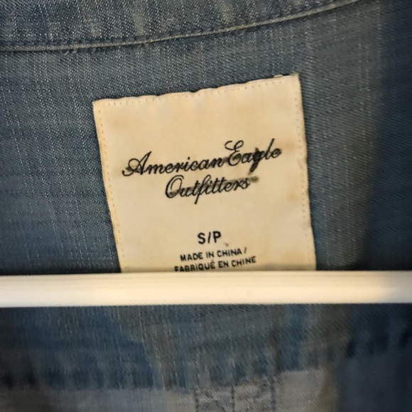 American Eagle Jean Button Down - Picture 4 of 5